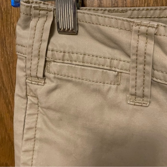 👚(bundle 4 items w/👚for $16)
. Bermuda shorts by GAP - Picture 3 of 11